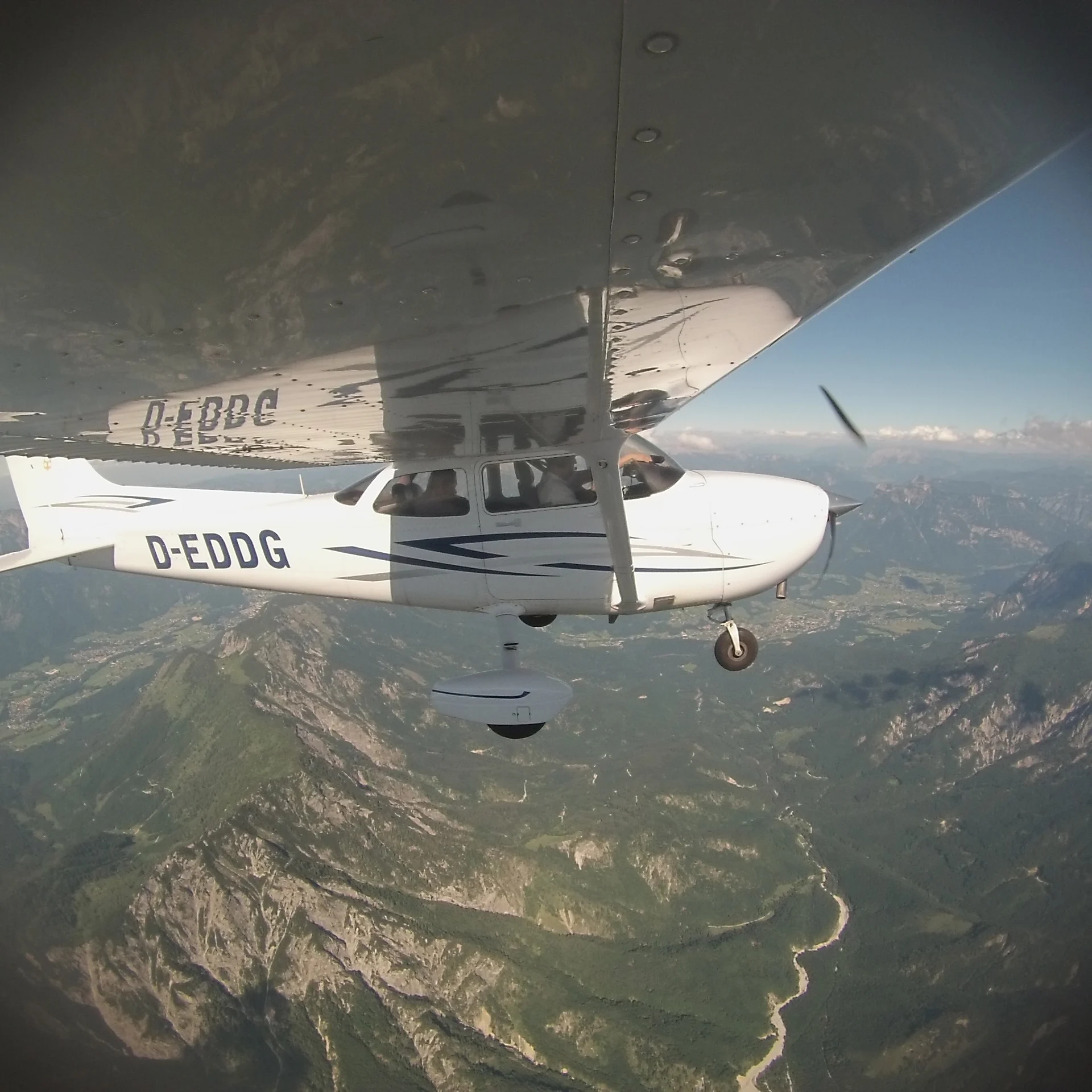 Cessna in flight over mountains – IFR Basics for VFR pilots