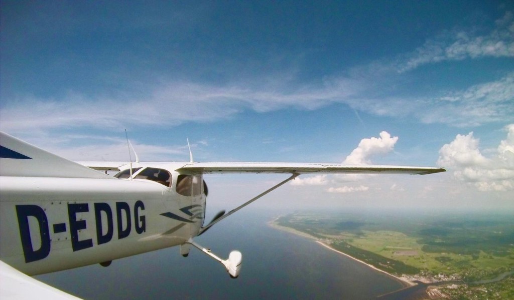 Wing view over the Mediterranean – Coaching & Travel
